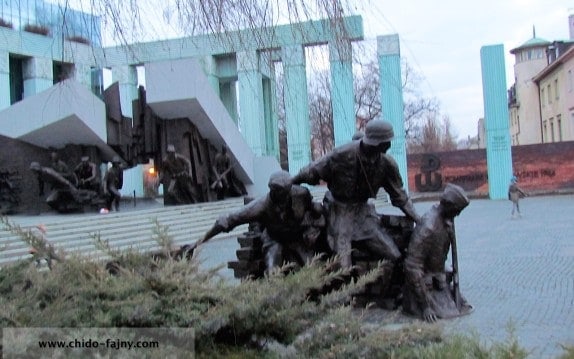 Monument-Warsaw-second-world-war