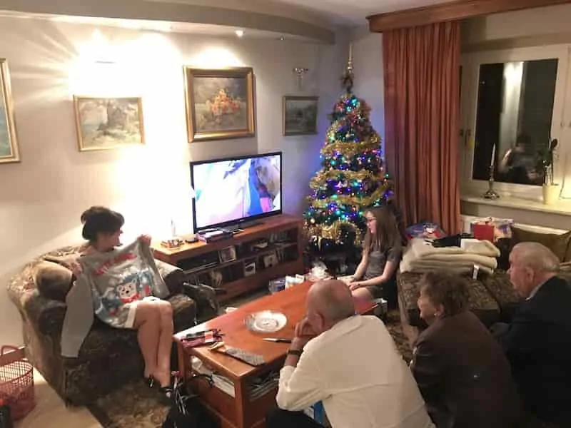 christmas-poland-family-min