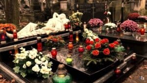 cemetery-warsaw-tomb-min