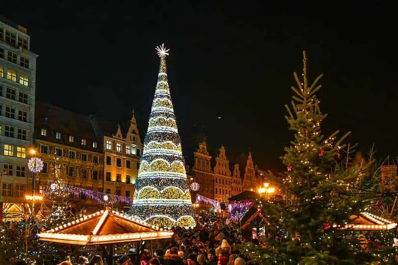wroclaw-christmas-tree-min