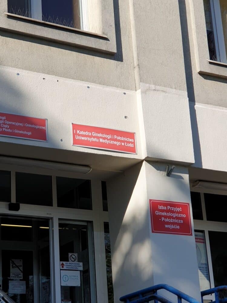 hospital-entrance-lodz